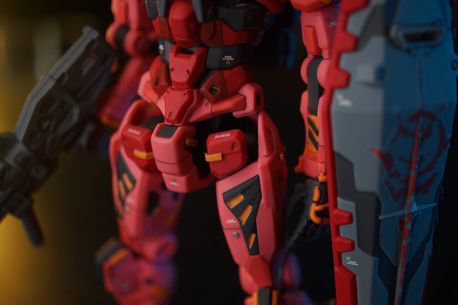 HG 赤いガンダム　完成品　部分塗装 red-gundam03.jpg